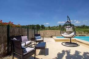 Attractive Holiday Home With Shared Pool in the Luberon