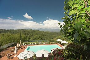Attractive Apartment in Typical Tuscan Style