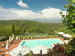 Attractive Apartment in Typical Tuscan Style