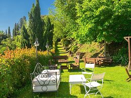 Attractive Apartment in Typical Tuscan Style