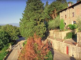 Attractive Apartment in Typical Tuscan Style