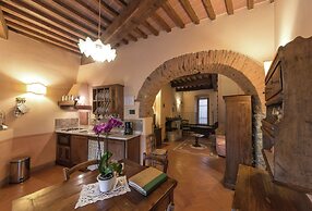 Attractive Apartment in Typical Tuscan Style