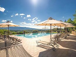 Attractive Apartment in Typical Tuscan Style