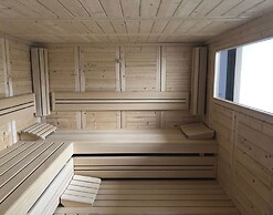 Apartment House Calmsailing, Borgerende