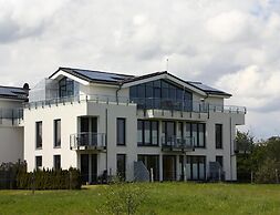 Apartment House Calmsailing, Borgerende