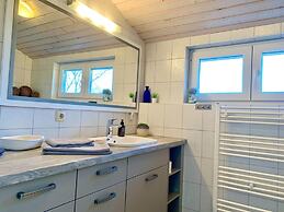 Lovely Holiday Home in Dummer Near Lake
