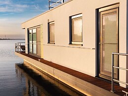 Houseboat in Ribnitz-damgarten