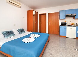 Splendid Beachfront Medveja Apartments