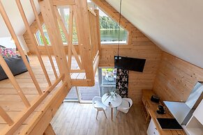 Scandinavian House Overlooking the Lake