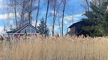 Scandinavian House Overlooking the Lake