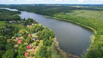 Scandinavian House Overlooking the Lake