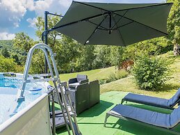 Tranquil Holiday Home in Soturac With Pool