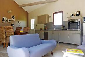 Charming Holiday Flat With Shared Pool, Malaucene