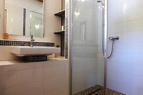 Charming Holiday Flat With Shared Pool, Malaucene