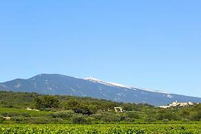 Charming Holiday Flat With Shared Pool, Malaucene