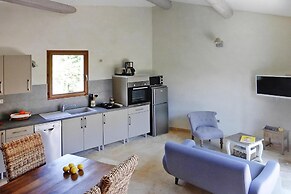Charming Holiday Flat With Shared Pool, Malaucene