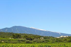 Charming Holiday Flat With Shared Pool, Malaucene