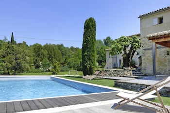 Charming Holiday Flat With Shared Pool, Malaucene