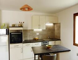 Charming Holiday Flat With Shared Pool, Malaucene