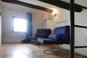 Charming Holiday Flat With Shared Pool, Malaucene