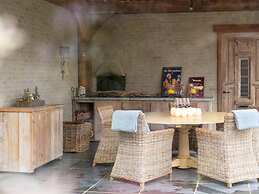 Beautiful Holiday Home in Vlaanderen With Shared Pool