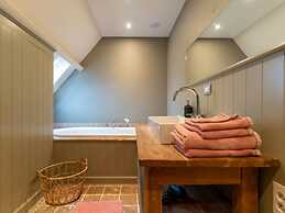 Beautiful Holiday Home in Vlaanderen With Shared Pool
