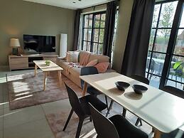 Beautiful Holiday Home in Vlaanderen With Shared Pool