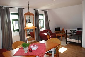 Grosses Landhaus mit Swimmingpool in Dargun