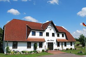 Grosses Landhaus mit Swimmingpool in Dargun