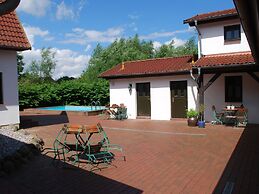 Grosses Landhaus mit Swimmingpool in Dargun