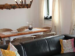 Grosses Landhaus mit Swimmingpool in Dargun