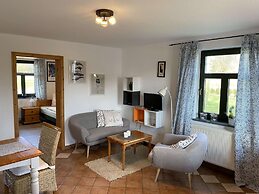 Grosses Landhaus mit Swimmingpool in Dargun