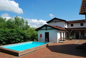 Grosses Landhaus mit Swimmingpool in Dargun