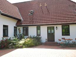 Grosses Landhaus mit Swimmingpool in Dargun