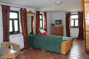 Grosses Landhaus mit Swimmingpool in Dargun