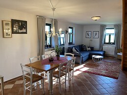 Grosses Landhaus mit Swimmingpool in Dargun