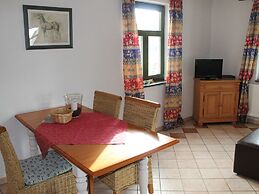 Grosses Landhaus mit Swimmingpool in Dargun