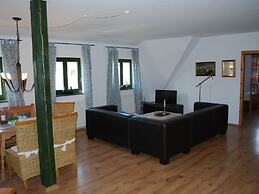 Grosses Landhaus mit Swimmingpool in Dargun