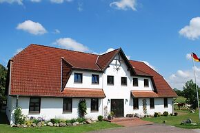 Grosses Landhaus mit Swimmingpool in Dargun