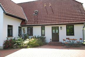Grosses Landhaus mit Swimmingpool in Dargun