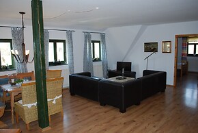 Grosses Landhaus mit Swimmingpool in Dargun