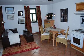 Grosses Landhaus mit Swimmingpool in Dargun