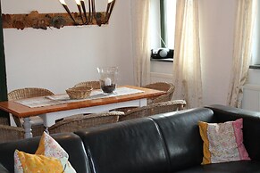 Grosses Landhaus mit Swimmingpool in Dargun
