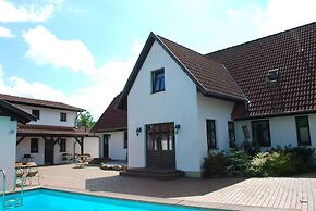 Grosses Landhaus mit Swimmingpool in Dargun