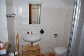 Grosses Landhaus mit Swimmingpool in Dargun