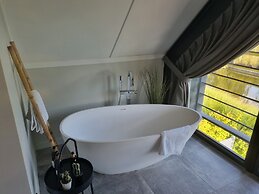 Luxurious Detached Water Villa With Jetty