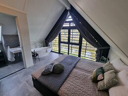 Luxurious Detached Water Villa With Jetty