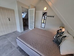 Luxurious Detached Water Villa With Jetty