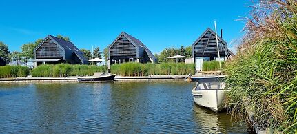 Luxurious Detached Water Villa With Jetty