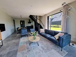 Luxurious Detached Water Villa With Jetty